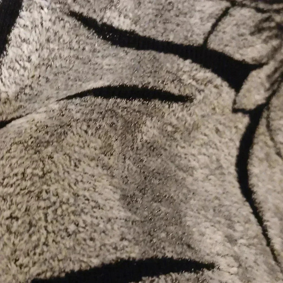 Beautiful  soft Floral gray sweater - Picture 5 of 7